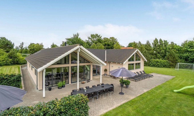 Holloselund House | Lovely home in Tisvildeleje with sauna