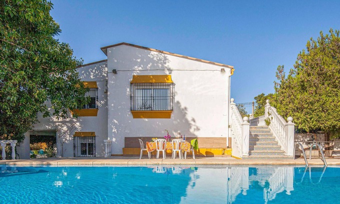 Tomares House | Lovely home in Tomares with kitchen