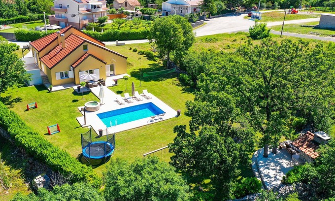 Imotski House | Lovely home in Vinjani Gornji