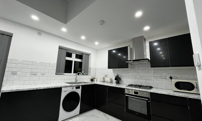 Sheldon House | Lovely home near BHX, NEC