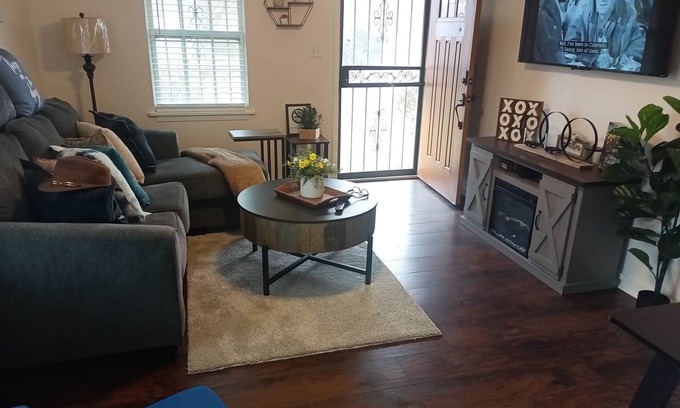 Natchez House | Lovely home, sleep six, quiet area, lots of family games, large yard