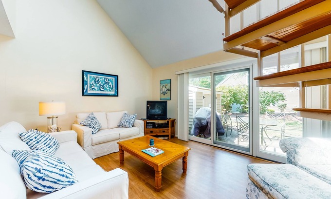 Brewster House | Lovely home w/free WiFi/spacious patio/spiral staircase - near shops/restaurants