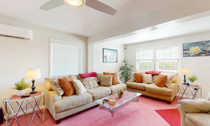 Berlin House | Lovely home with patio, full kitchen, & washer/dryer