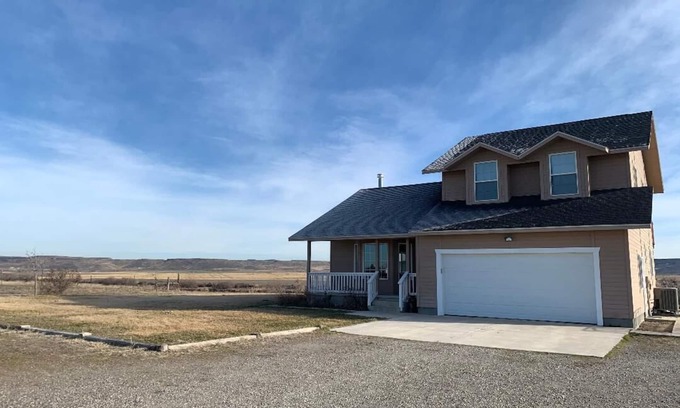 Grand View House | Lovely house on the Snake River that is minutes from CJ Strike Reservoir !