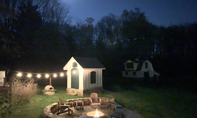 The Plains House | Lovely Hunt Country 3-bedroom cottage with large deck & firepit on 3 acres