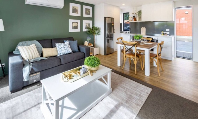 Linwood House | Lovely in Linwood: 2BR Beauty with free Carpark