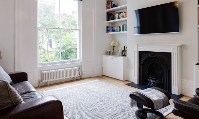 Canonbury Apartment | Lovely Islington Apartment - 2 Bedroom with Garden