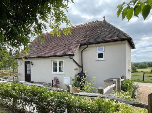 Five Oak Green House | Lovely Kent cottage with rural Medway views