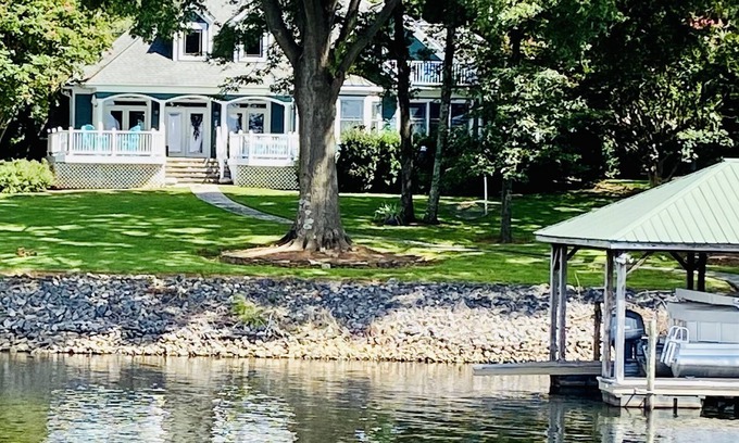 Terrell House | Lovely Lakefront Oasis on Kiser Island w/Private Dock & Brilliant Sunsets!