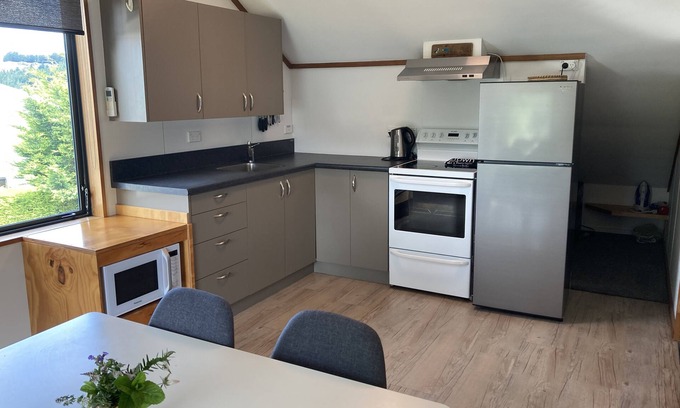 Albert Town Apartment | Lovely Laggan Loft !