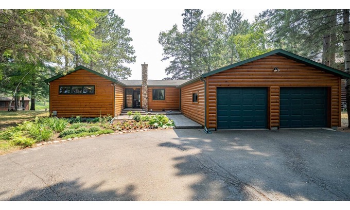 Crosslake House | Lovely Lake Retreat for Family Fun on Daggett Lake - With Guest House