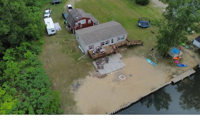 Cloverdale House | Lovely Lakeside Cottage for 6 on a Private Lake