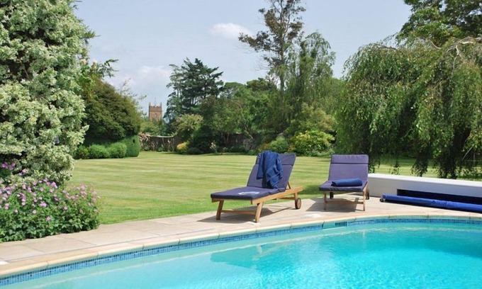Horsington House | Lovely large manor house - sleeps 20/22 guests in 10 bedrooms