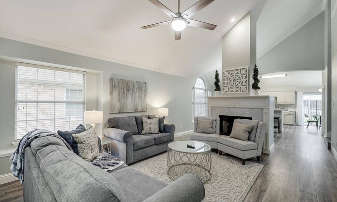 Lewisville House | Lovely Lewisville great location minutes to Denton, Flower Mound, & The Colony!