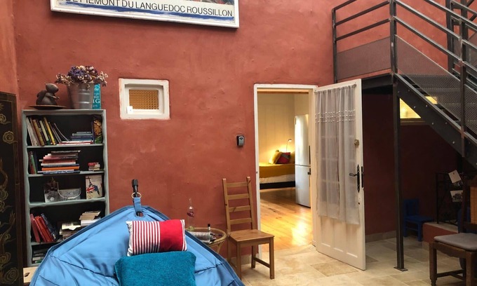 Limoux Apartment | Lovely Limoux: office, AC, kitchenette, WIFI, TV