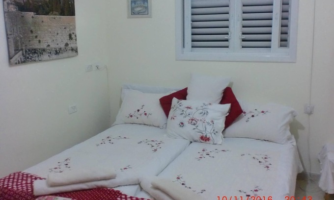 Netanya Apartment | Lovely Little Apartment near Beach & Promenade