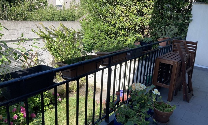 Bondy House | Lovely little home with terrace and garden only 15 minutes from Paris