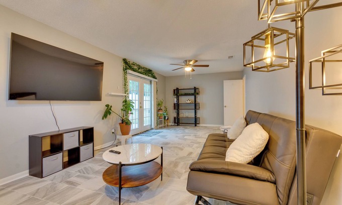 Reservoir Cottage | Lovely Little Rock Home w/Fire Pit & Yard!