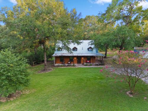 Montgomery House | Lovely log home, w/Hot Tub, AC, trails on 4.3 acres