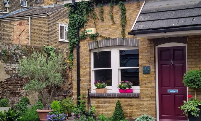 Bermondsey House | Lovely London Bridge cottage with free parking