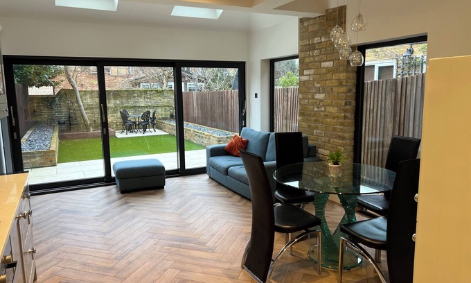 East Finchley Apartment | Lovely London Garden Flat Close to Underground Station