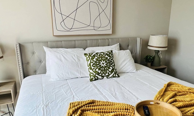 Barker Apartment | Lovely Luxurious 2 Bedroom 2 Bath Suite