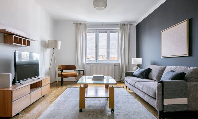 Hundsturm Apartment | Lovely Margareten 1BR w/Elevator, walk to U4 + Naschmarkt, by Blueground