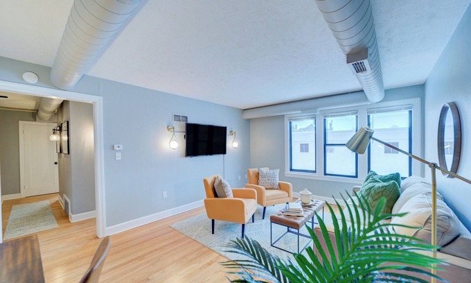 Nelson Apartment | Lovely Mid-Century Modern - Apt B