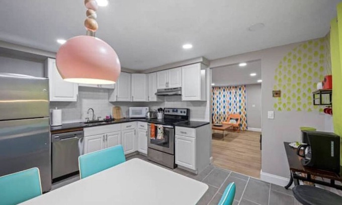 Port Tampa City Villa | Lovely Mid-century modern home with backyard