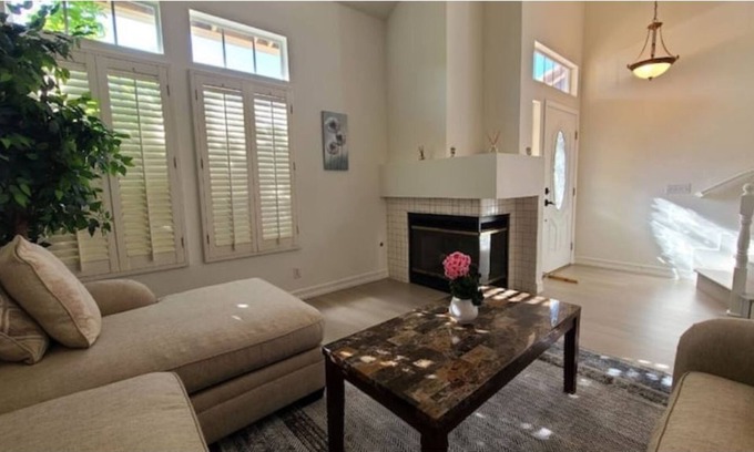 Aliso Viejo House | Lovely modern upgraded home!