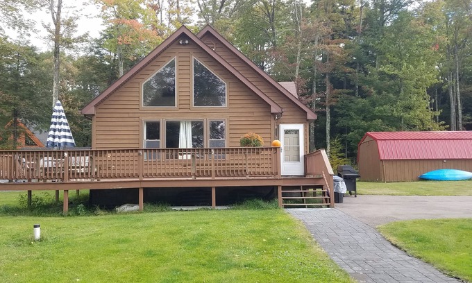 Mount Storm House | Lovely Mount Storm Waterfront Lake House - pet friendly, child friendly retreat