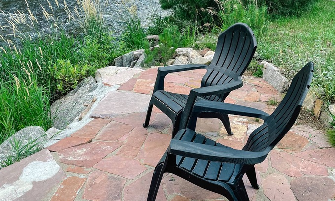 Drake Cabin | Lovely mountain escape close to all Estes Park has to offer.
