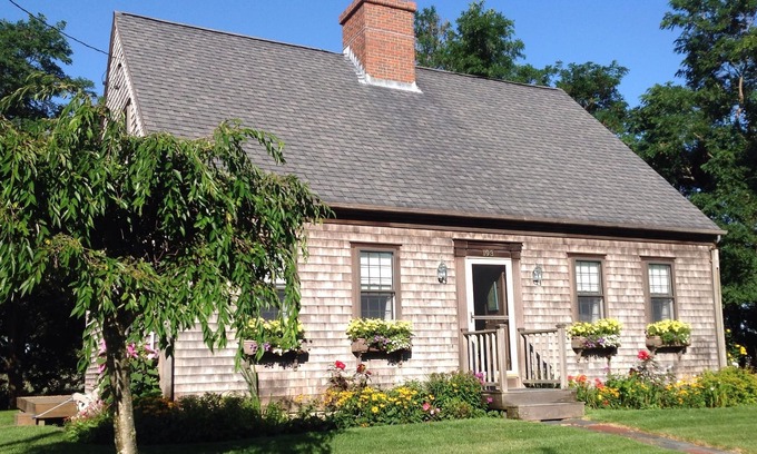 Brant Rock House | LOVELY NANTUCKET STYLE HOME