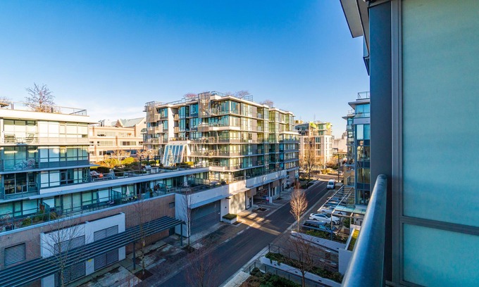Kitsilano Apartment | Lovely Oasis near Waterfront & Downtown