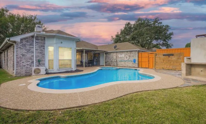 South Arlington House | Lovely oasis with a pool, hot tub, gym and sauna!