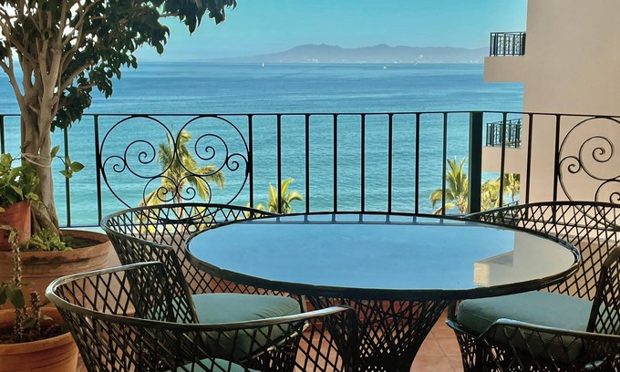 Emiliano Zapata Condo | Lovely Ocean View, Beach Front Condo in the Romantic Zone, Puerto Vallarta