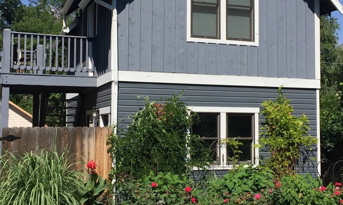 Old Town West Apartment | Lovely Old Town Carriage House in Quiet Neighborhood