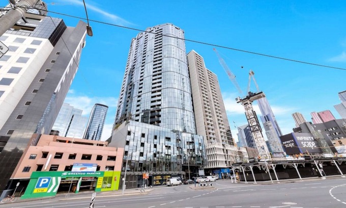 Carlton South Apartment | Lovely one bed room apt in town with breathtaking
