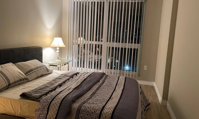 London Apartment | Lovely one bedroom apartment downtown London with free parking onsite