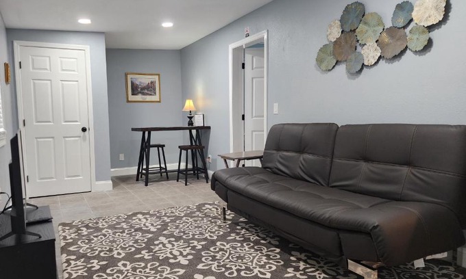 Lakeland House | Lovely One Bedroom home/guest house