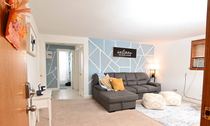 Ellsworth Condo | Lovely One Bedroom Modern Condo