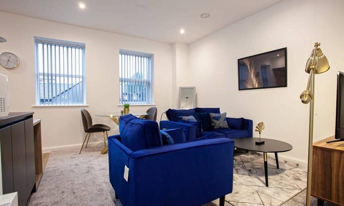 Bolton Apartment | Lovely Open Plan 1 Bedroom Apartment in Bolton