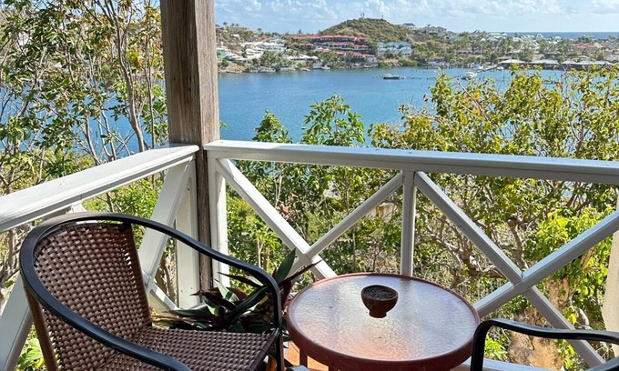 Oyster Pond Cottage | LOVELY OYSTER POND AND OCEAN VIEW IN BEST NEIGHBORHOOD