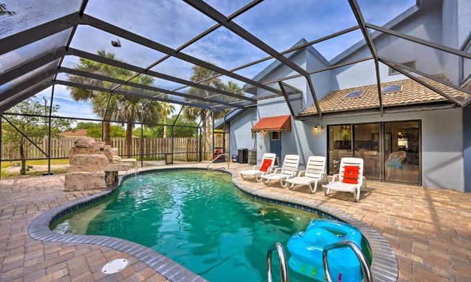 Palm Harbor House | Lovely Palm Coast Retreat with Outdoor Kitchen