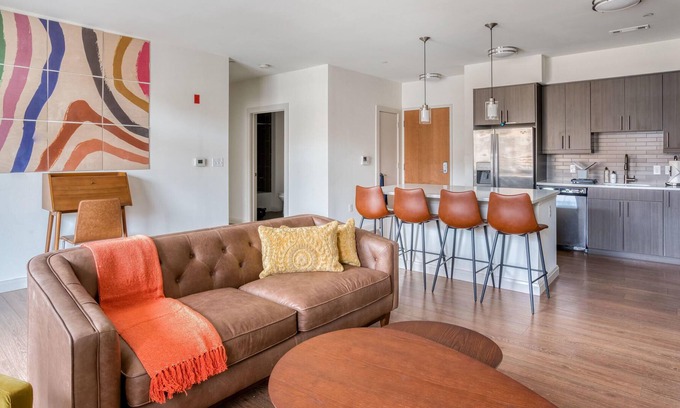 Waltham Apartment | Lovely Pet-Friendly 2BR in Waltham