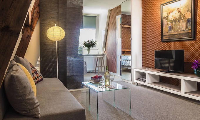 Schinkelbuurt Apartment | Lovely place at Vondelpark in Amsterdam! (max 4 people!)