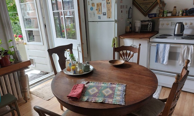 Plateau Mont Royal Apartment | lovely plateau apartment on Parc Laurier