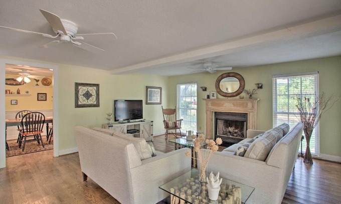 Pottsboro House | Lovely Pottsboro Home with Patio and Fire Pits!