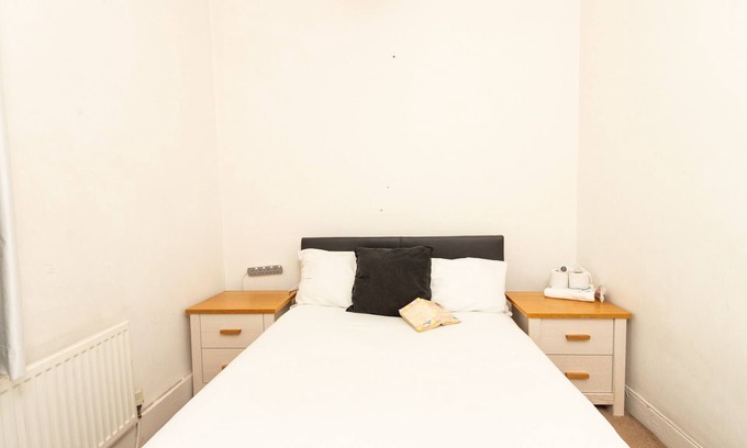 Offerton Bed & Breakfast | Lovely Private Rooms near MCR Centre