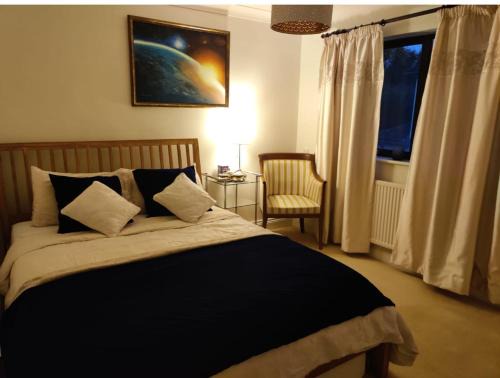 Bishop Sutton House | Lovely private room with bathroom